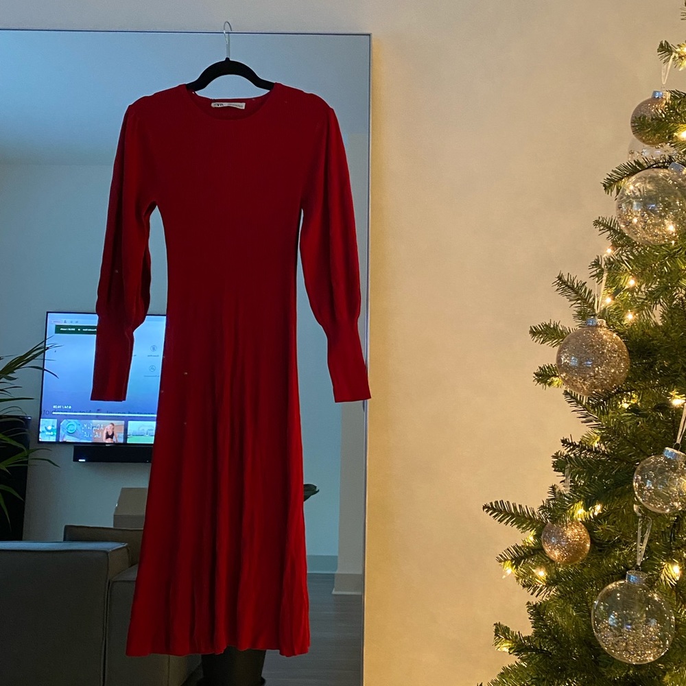 Zara Red Ribbed Puff Sleeved Midi Dress